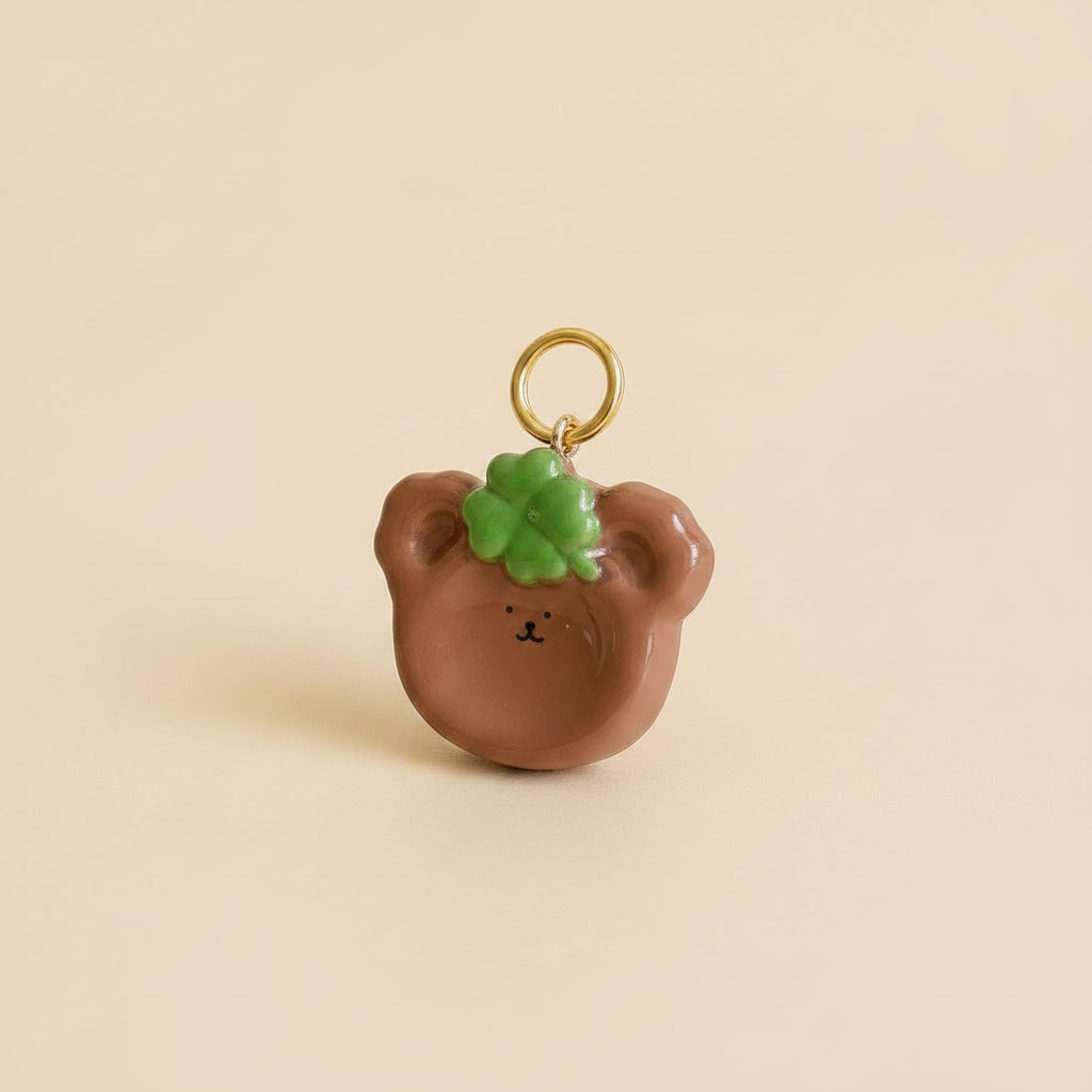 小熊头米色背景产品图