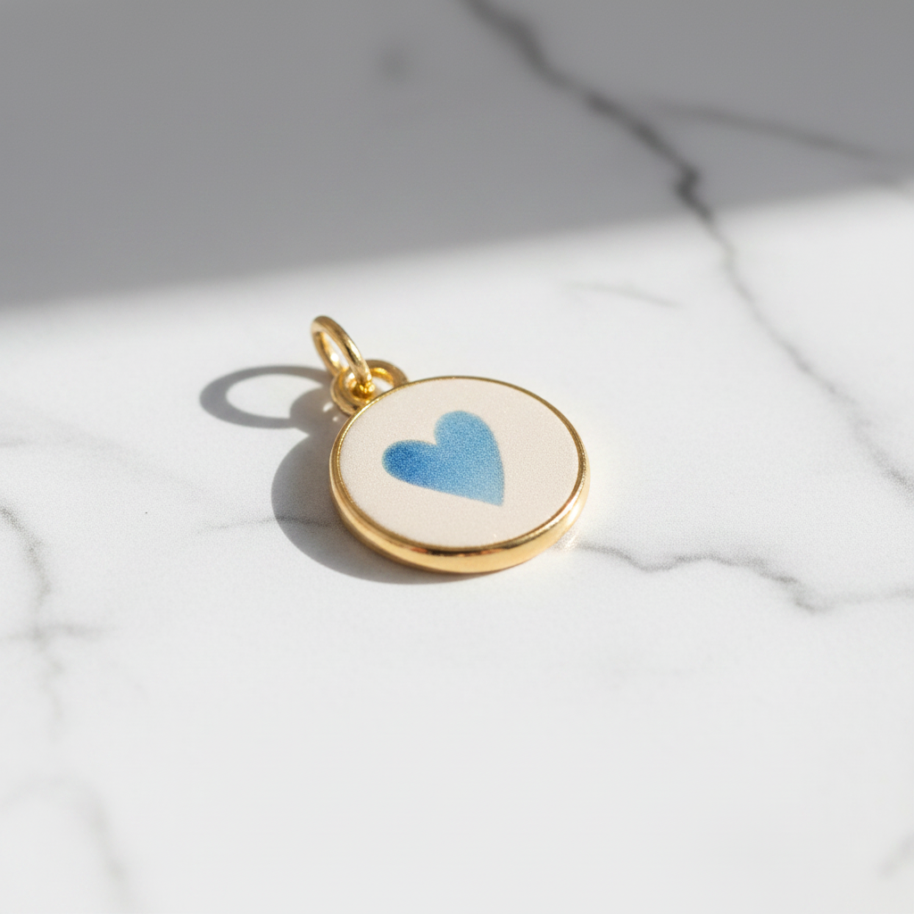 Blue heart round charm - marble close-up